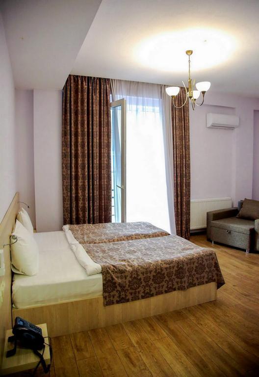 Hotel Feri Tbiliszi Kültér fotó