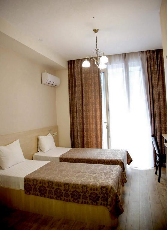 Hotel Feri Tbiliszi Kültér fotó