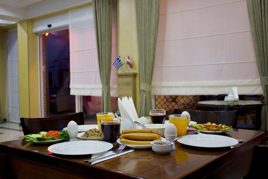 Hotel Feri Tbiliszi Kültér fotó