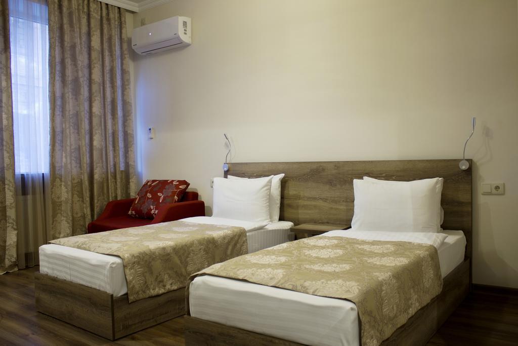 Hotel Feri Tbiliszi Kültér fotó
